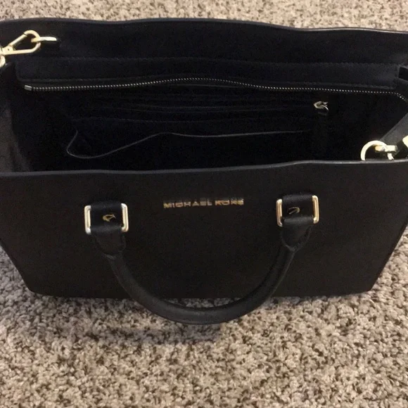 🏷️ FINAL SALE • [Michael Kors] Black Selma Satchel - Picture 4 of 11